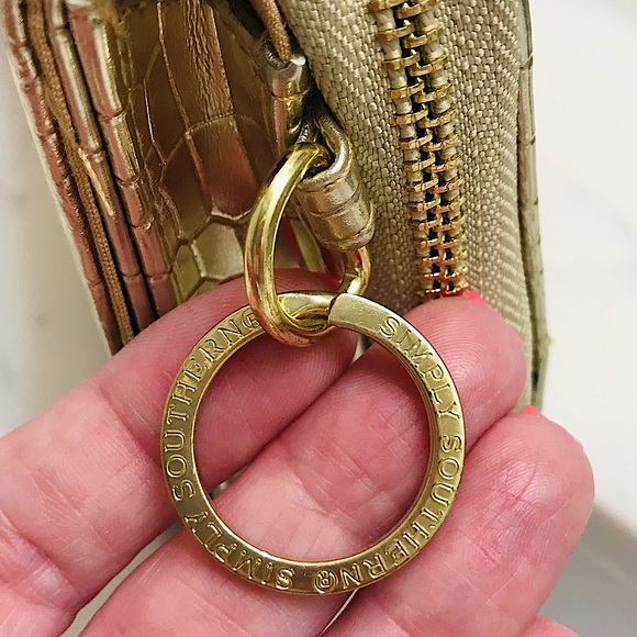 🆕🔥SIMPLY SOUTHERN SUPER CHIC&BEAUTIFUL GOLD COLORED WRISTLET AND OR CROSSBODY - Picture 12 of 14